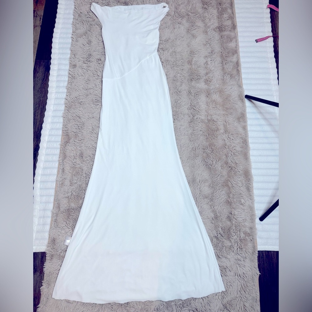 Elegant Off-Shoulder White Dress - Picture 4 of 10